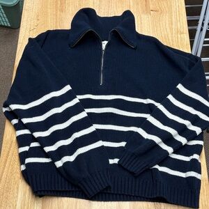 Hollister Women's Navy and White Zip-Up Sweater